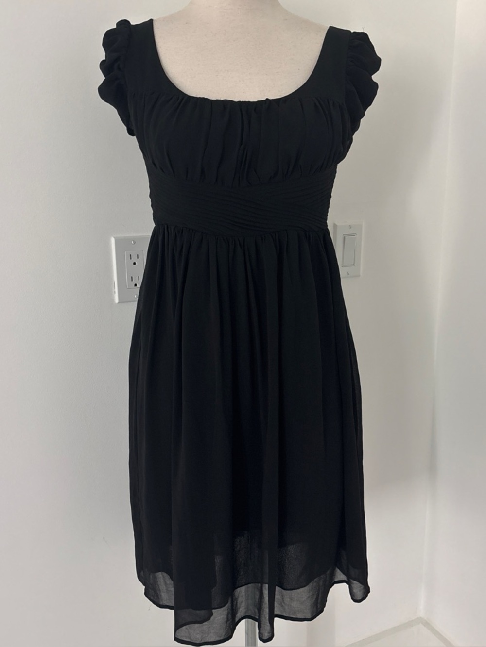 BCBGMaxAzria Black Ruched Empire Waist Midi Dress
